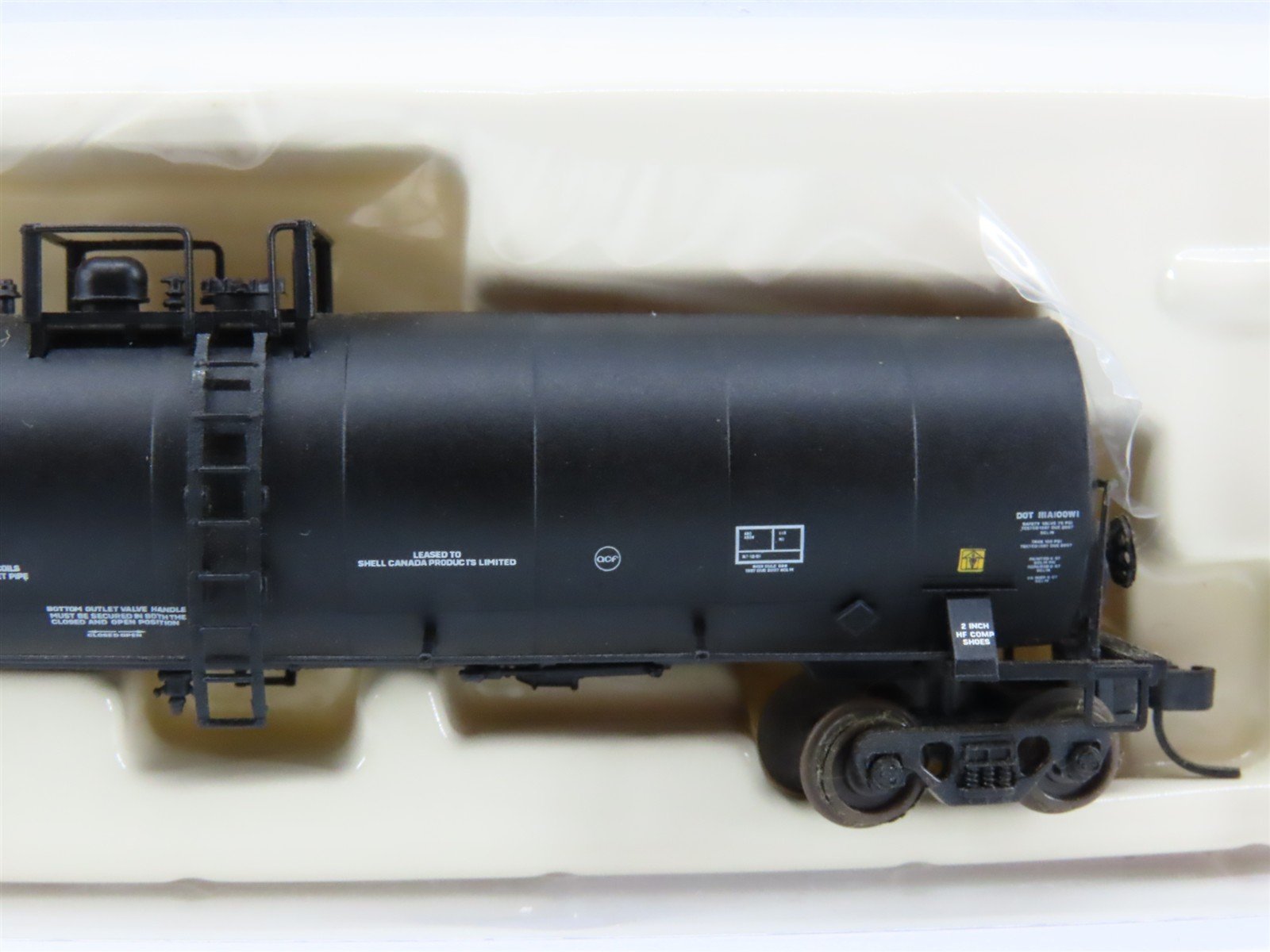 N Scale Atlas 30854 ACFX Shell Canada 22K Gallon Tankcar #79623
