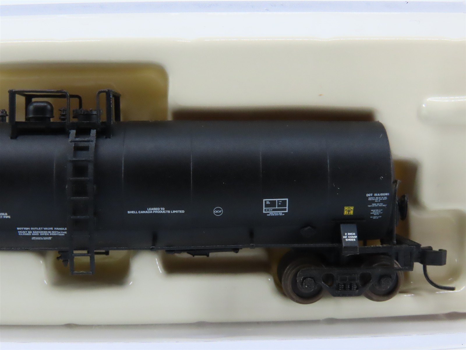 N Scale Atlas 30853 ACFX Shell Canada 22K Gallon Tankcar #79622