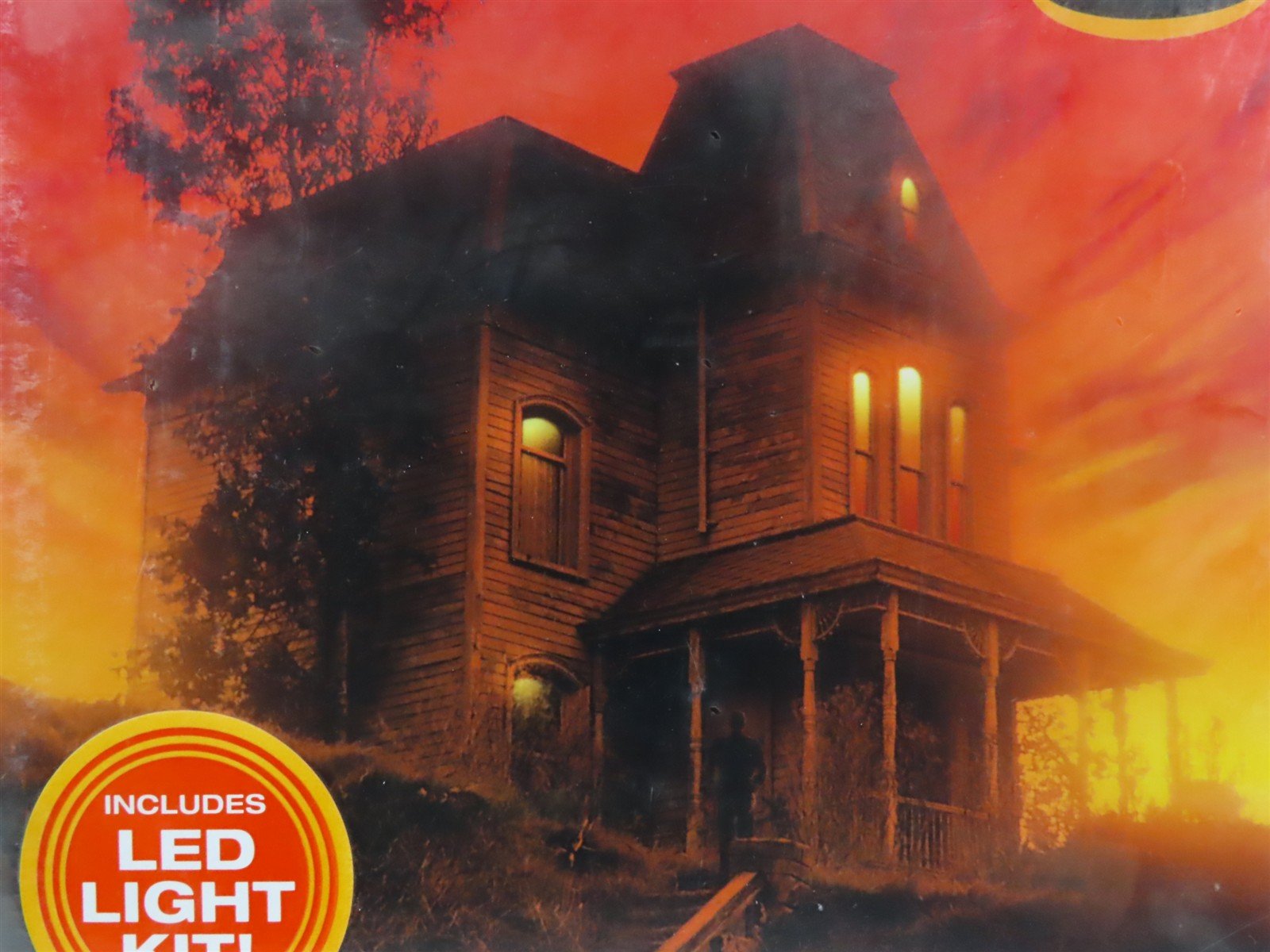 HO Scale Polar Lights POL834 The Bates Mansion Psycho Building Kit Sealed