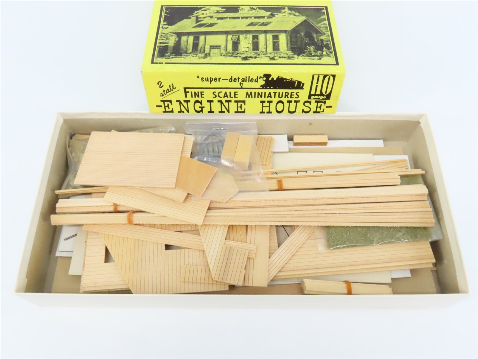 HO Scale Fine Scale Miniatures 35 2 Stall Engine House Building Craftsman Kit
