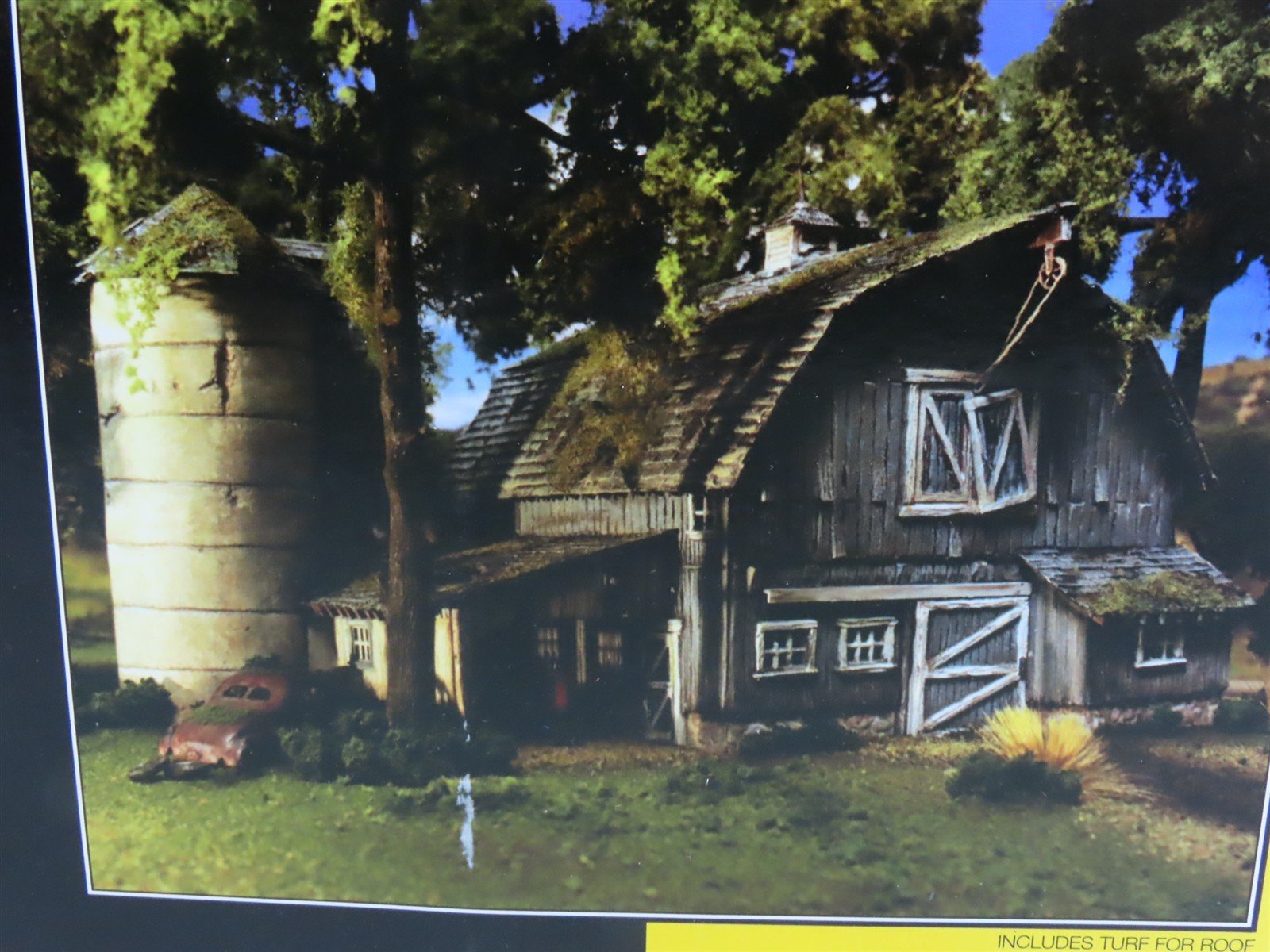 HO Scale Woodland Scenics PF5190 Rustic Barn Building Kit