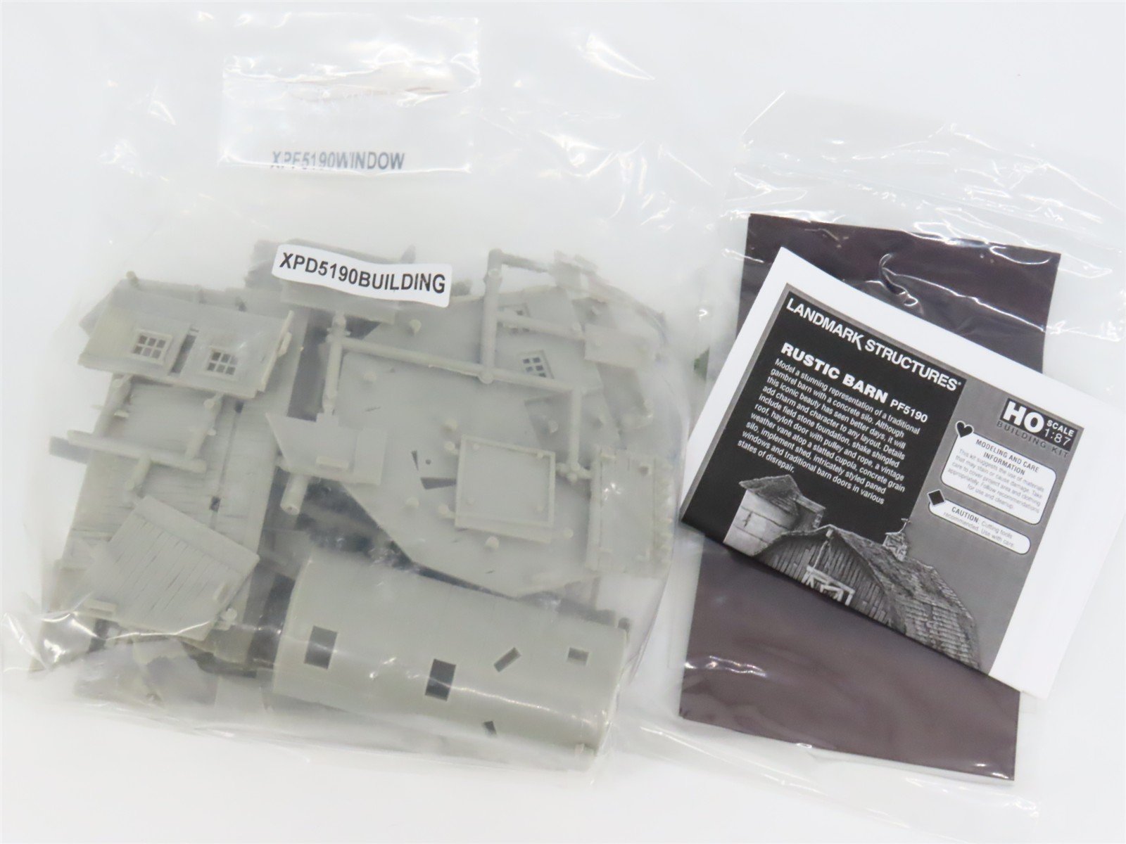 HO Scale Woodland Scenics PF5190 Rustic Barn Building Kit