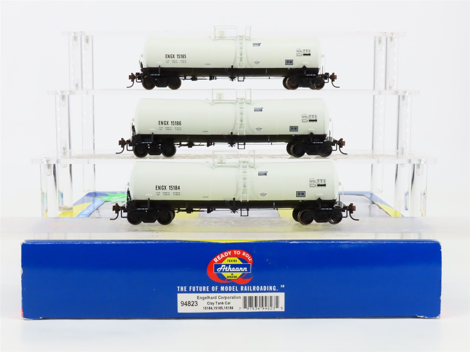 HO Scale Athearn 94823 ENGX Engelhard Corporation Clay Tank Cars 3-Pack