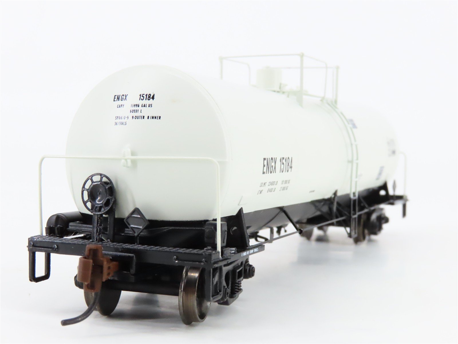 HO Scale Athearn 94823 ENGX Engelhard Corporation Clay Tank Cars 3-Pack