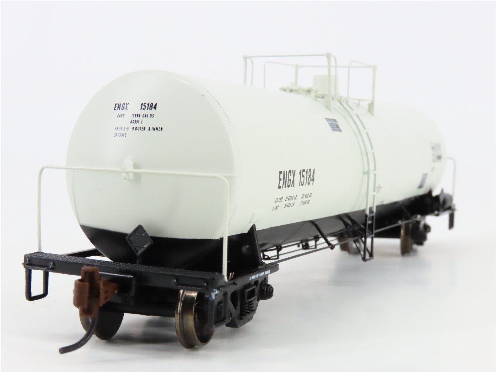 HO Scale Athearn 94823 ENGX Engelhard Corporation Clay Tank Cars 3-Pack