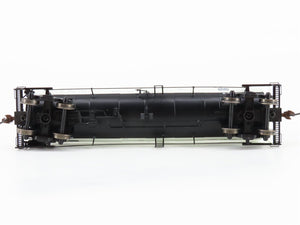 HO Scale Athearn 94823 ENGX Engelhard Corporation Clay Tank Cars 3-Pack
