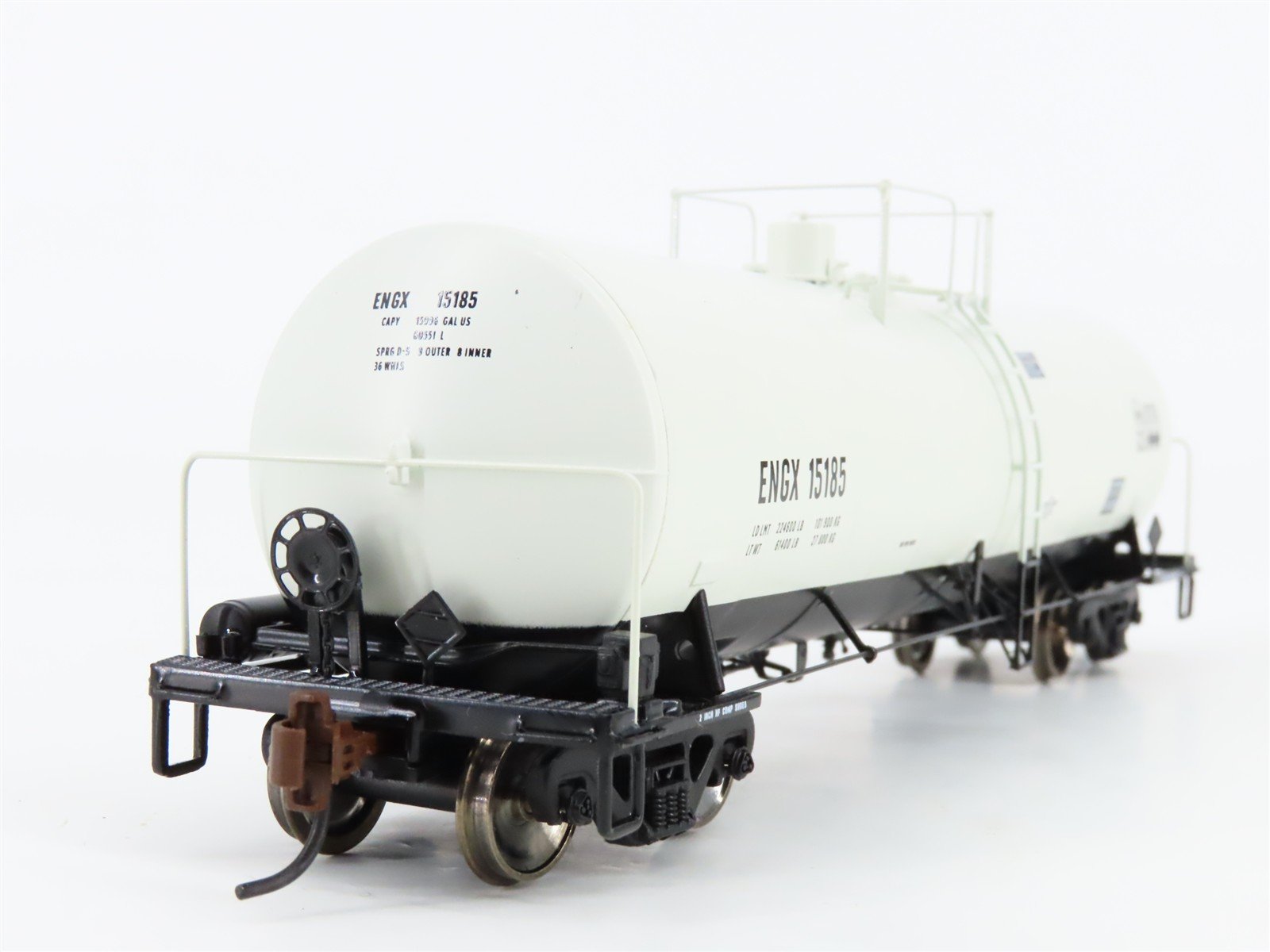 HO Scale Athearn 94823 ENGX Engelhard Corporation Clay Tank Cars 3-Pack