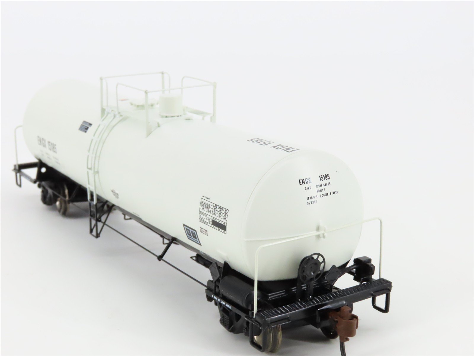 HO Scale Athearn 94823 ENGX Engelhard Corporation Clay Tank Cars 3-Pack
