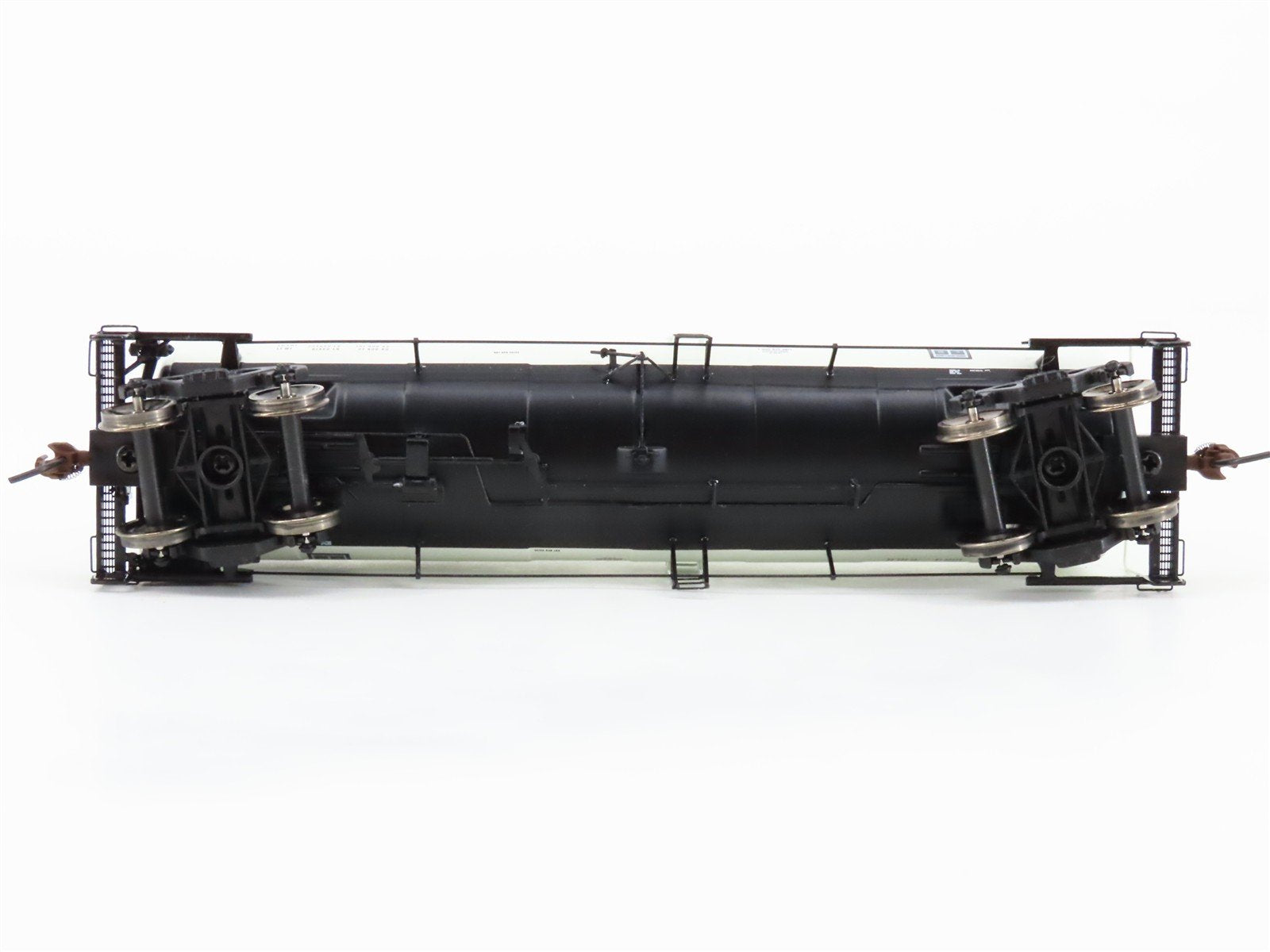 HO Scale Athearn 94823 ENGX Engelhard Corporation Clay Tank Cars 3-Pack