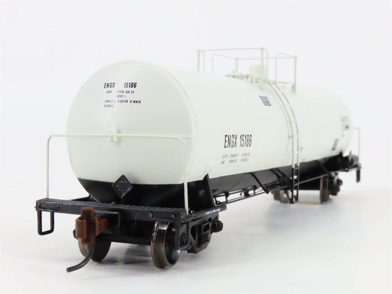 HO Scale Athearn 94823 ENGX Engelhard Corporation Clay Tank Cars 3-Pack