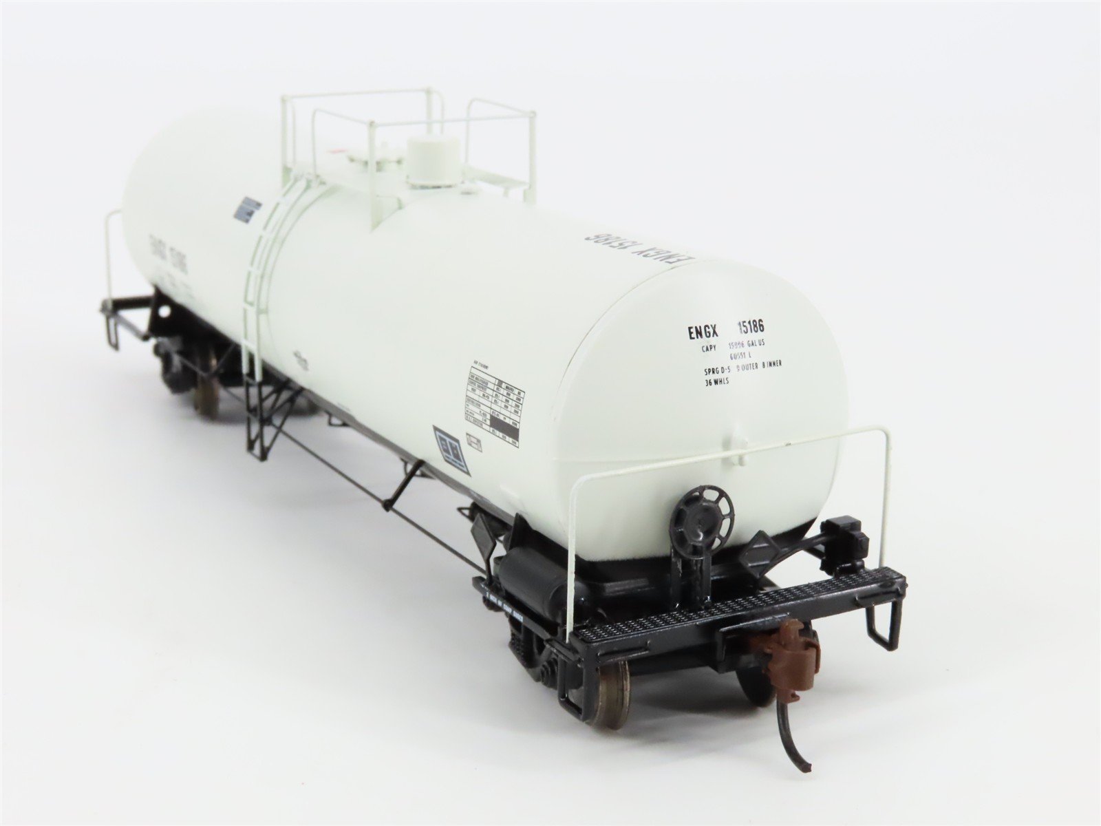 HO Scale Athearn 94823 ENGX Engelhard Corporation Clay Tank Cars 3-Pack