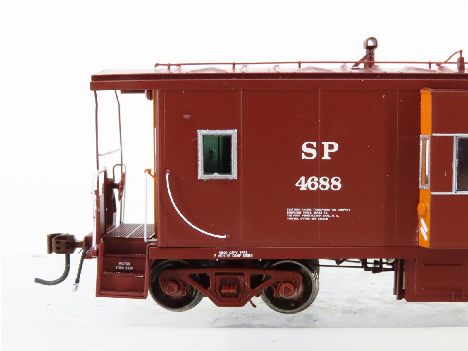 HO Athearn Genesis G63042 SP Southern Pacific Bay Window Caboose #4688 Lighted