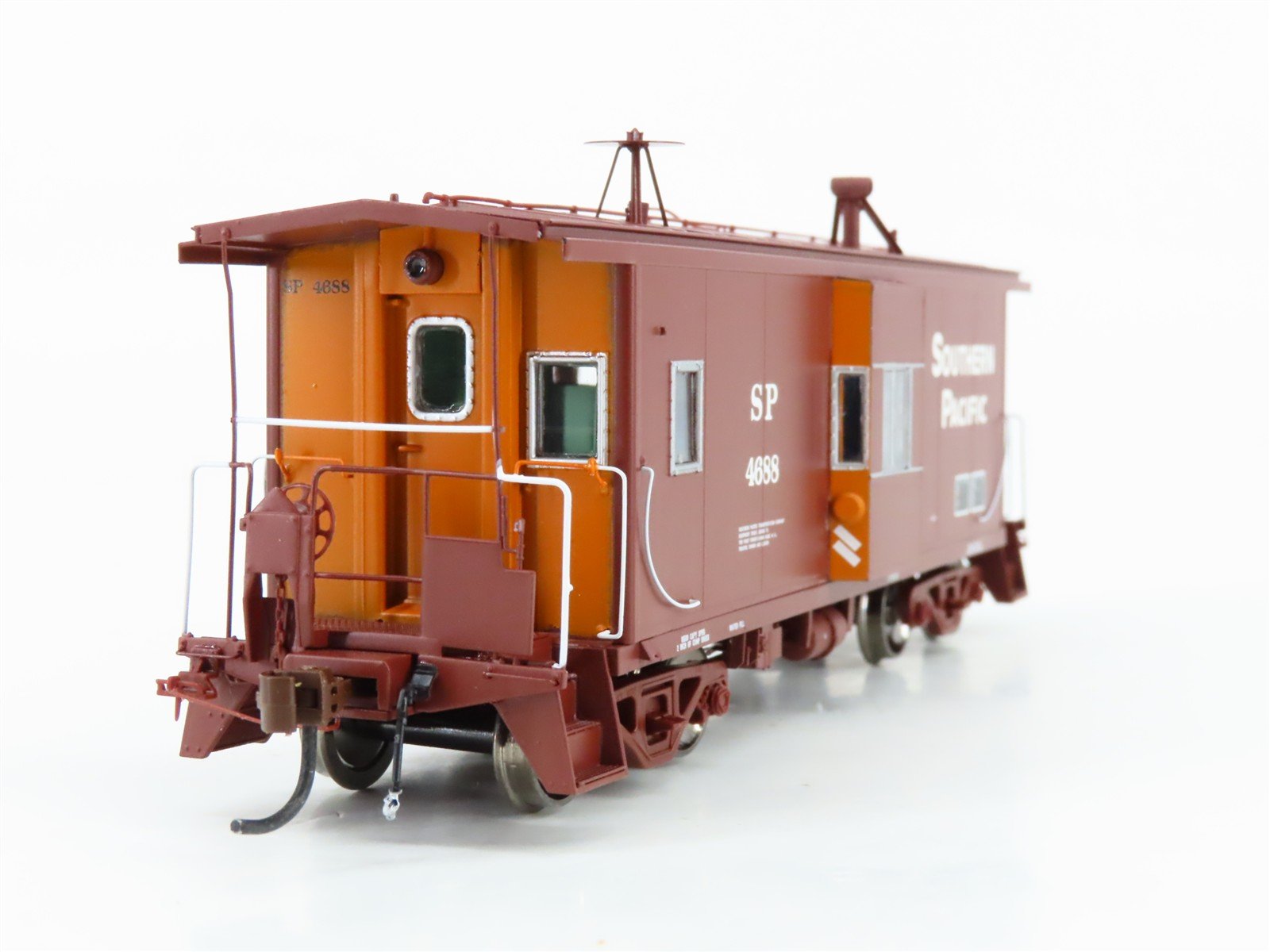 HO Athearn Genesis G63042 SP Southern Pacific Bay Window Caboose #4688 Lighted