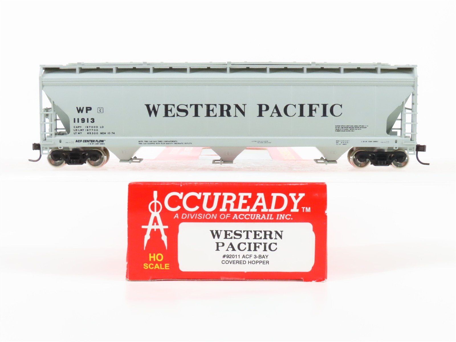 HO Scale Accurail Accuready 92011 WP Western Pacific 3-Bay Covered Hopper #11913