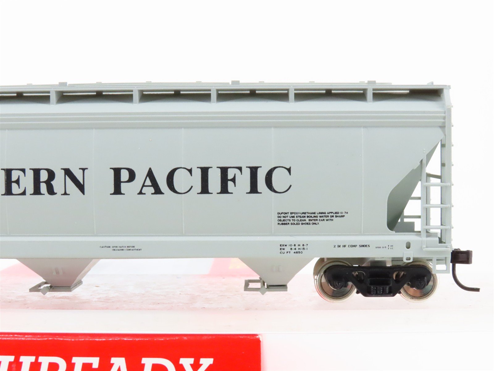 HO Scale Accurail Accuready 92011 WP Western Pacific 3-Bay Covered Hopper #11913