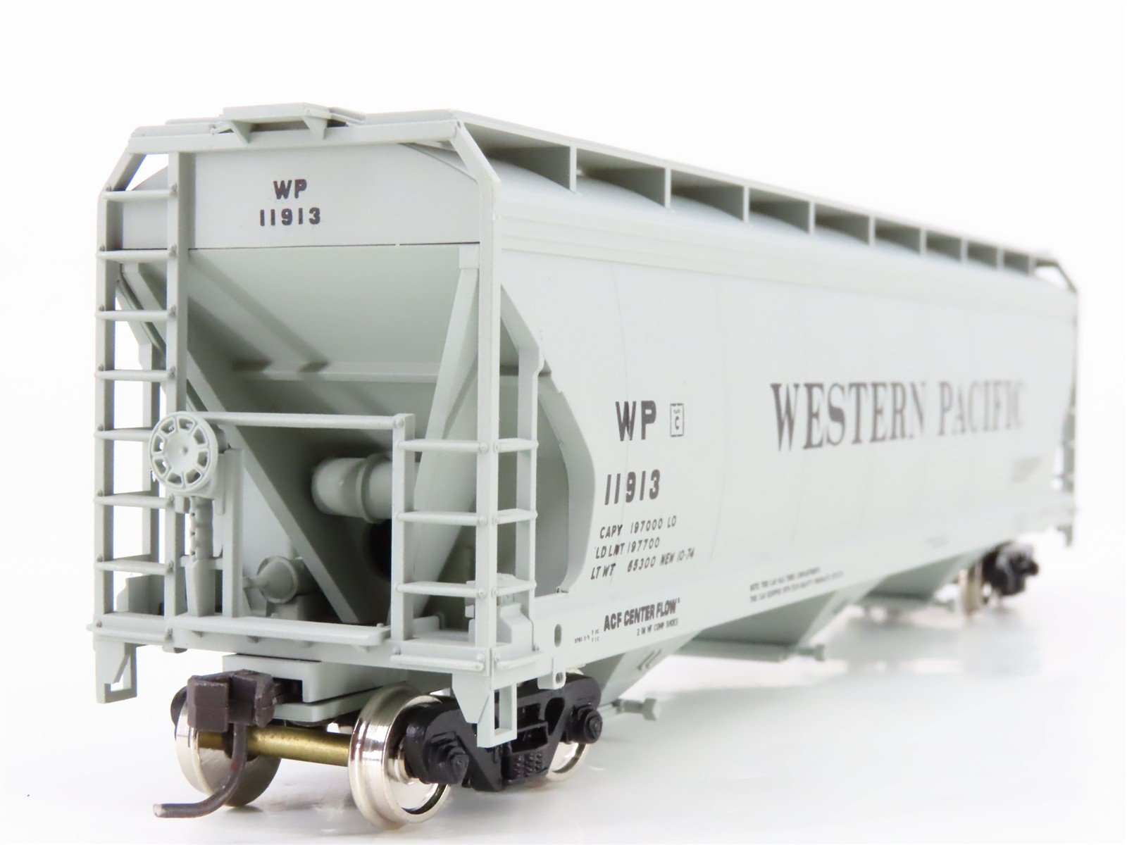 HO Scale Accurail Accuready 92011 WP Western Pacific 3-Bay Covered Hopper #11913