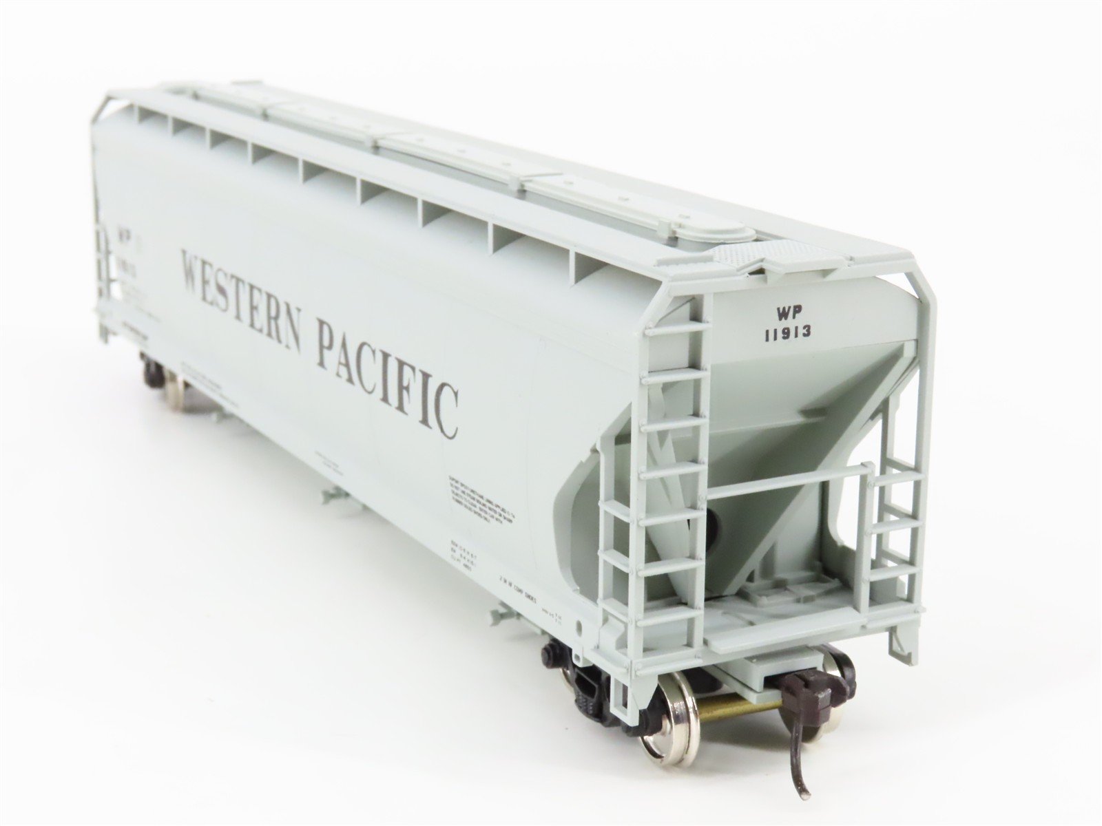 HO Scale Accurail Accuready 92011 WP Western Pacific 3-Bay Covered Hopper #11913