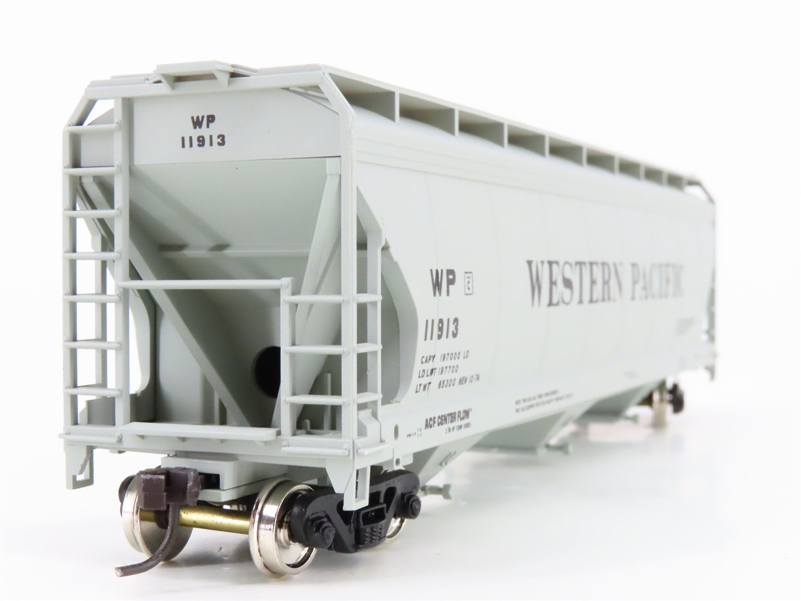 HO Scale Accurail Accuready 92011 WP Western Pacific 3-Bay Covered Hopper #11913