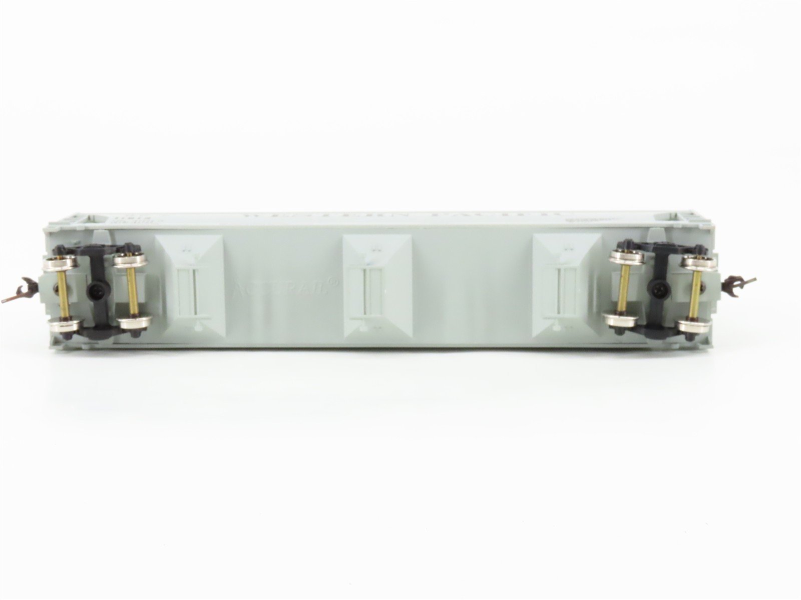 HO Scale Accurail Accuready 92011 WP Western Pacific 3-Bay Covered Hopper #11913