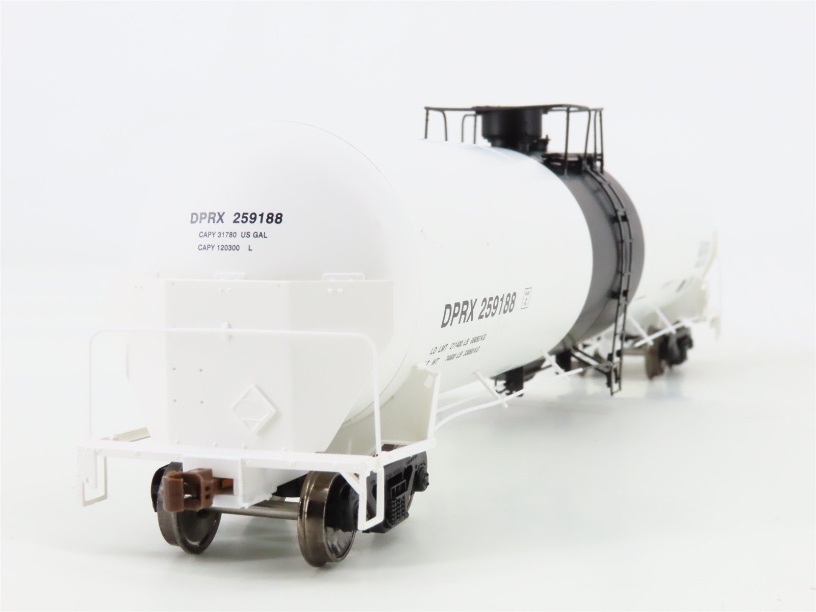 HO Scale ScaleTrains Operator SXT10006 DPRX Deep Rock Refining Tank Car #259188