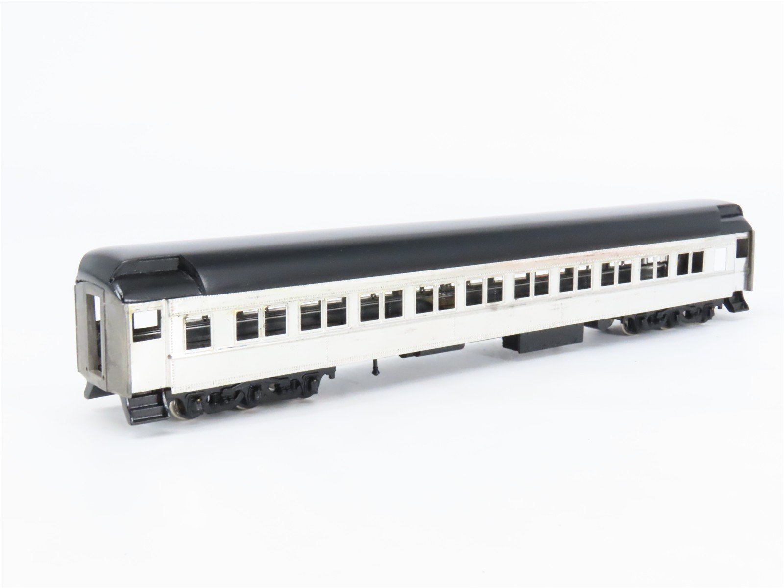 HO Scale Walthers 933-7883 Undecorated 80' Paired-Window Coach Passenger Car
