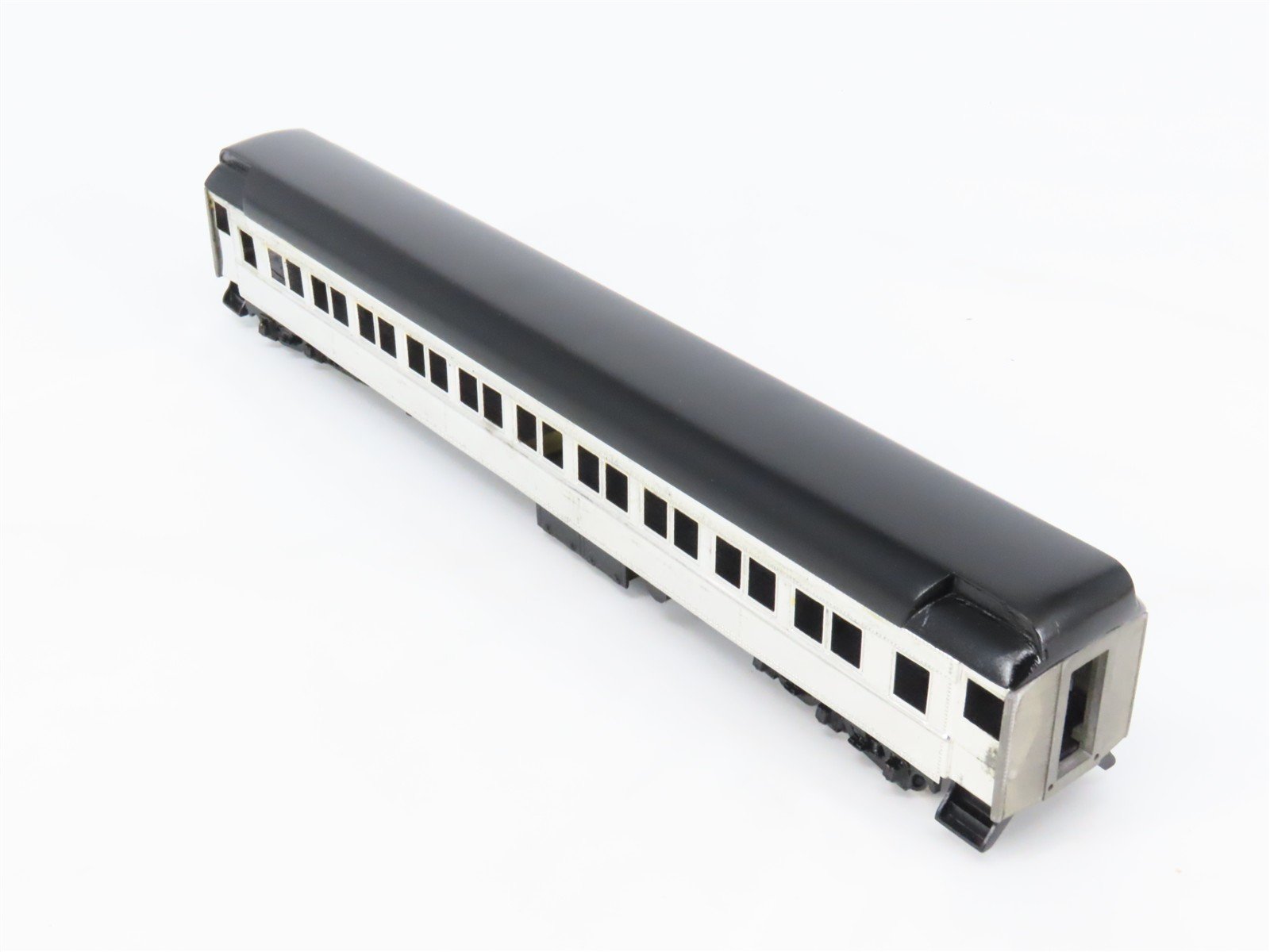 HO Scale Walthers 933-7883 Undecorated 80' Paired-Window Coach Passenger Car