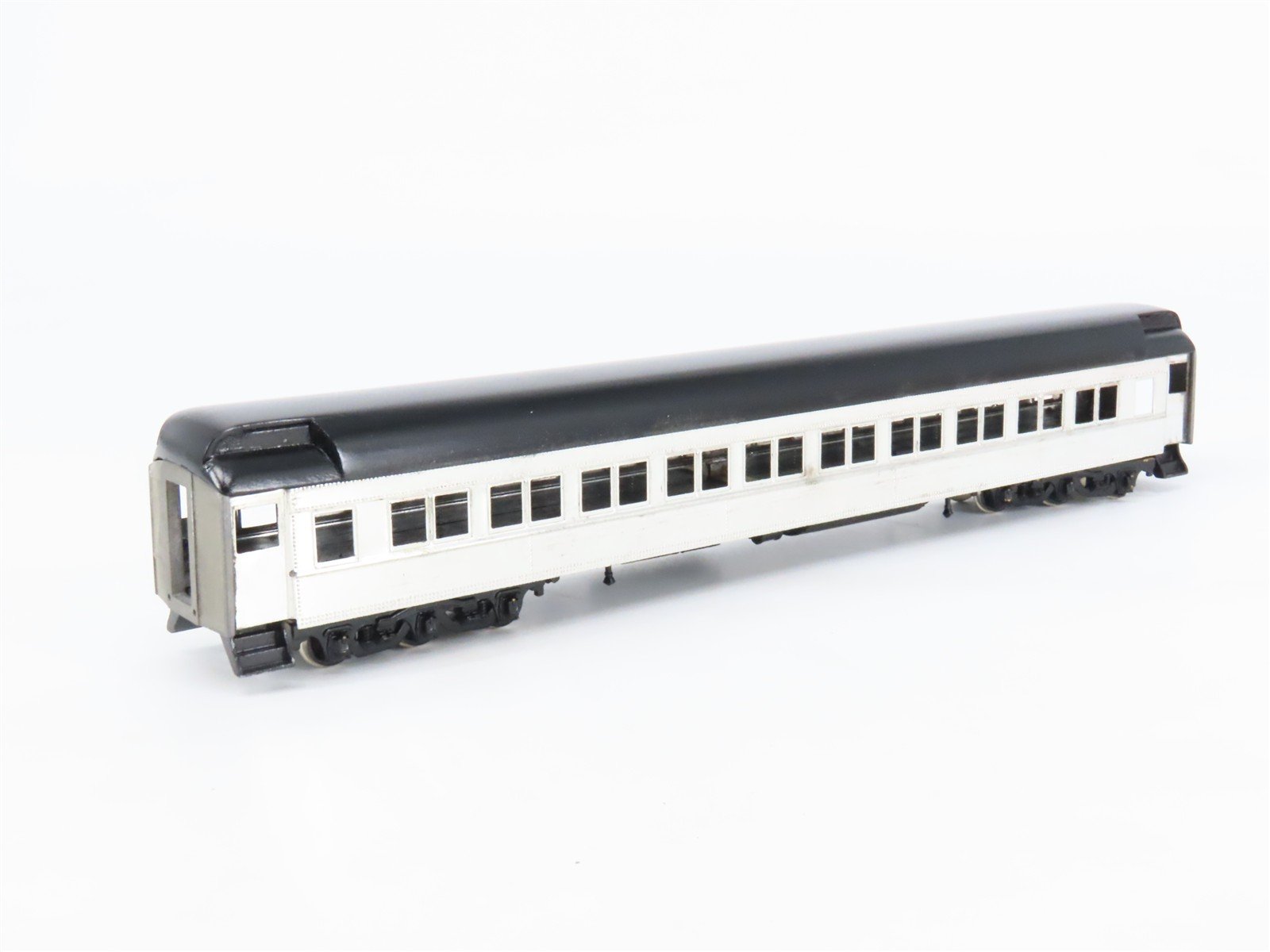 HO Scale Walthers 933-7883 Undecorated 80' Paired-Window Coach Passenger Car