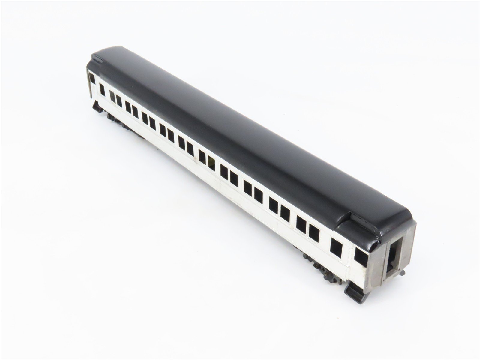 HO Scale Walthers 933-7883 Undecorated 80' Paired-Window Coach Passenger Car