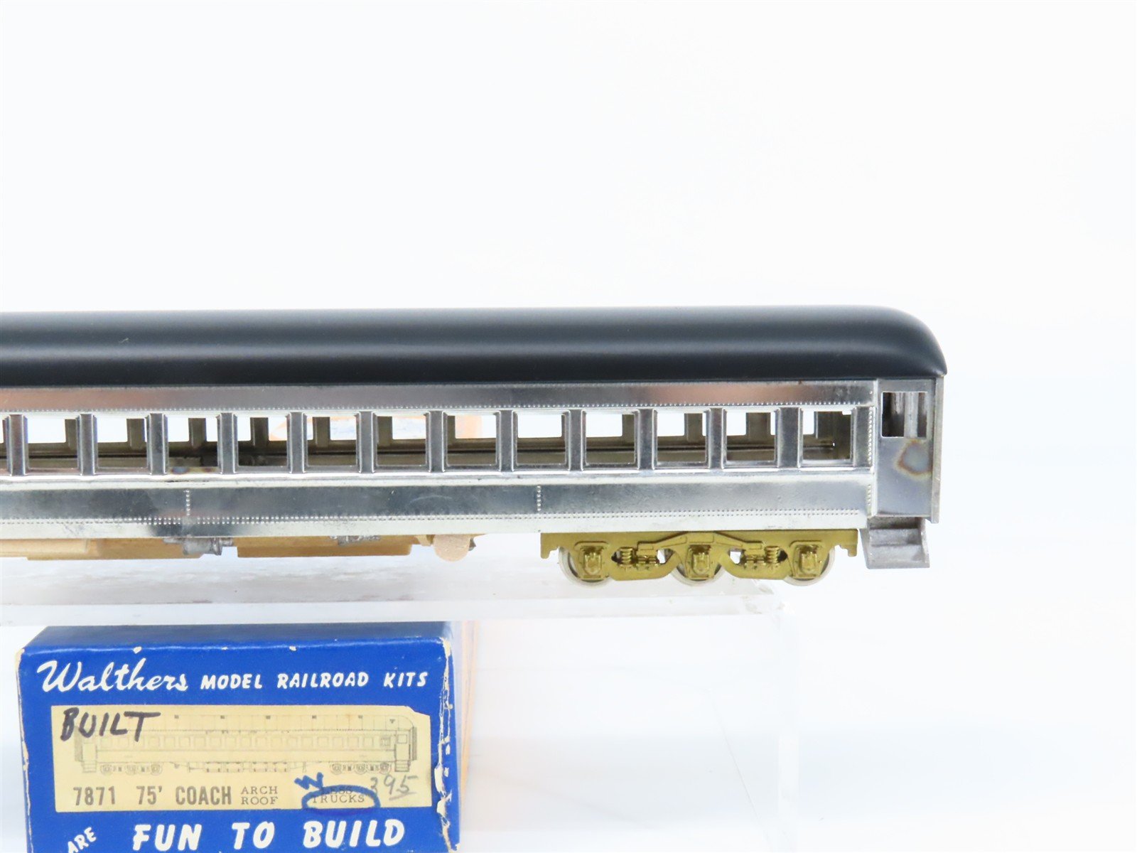 HO Scale Walthers 7871 Undecorated 75' Arch-Roof Coach Passenger Car