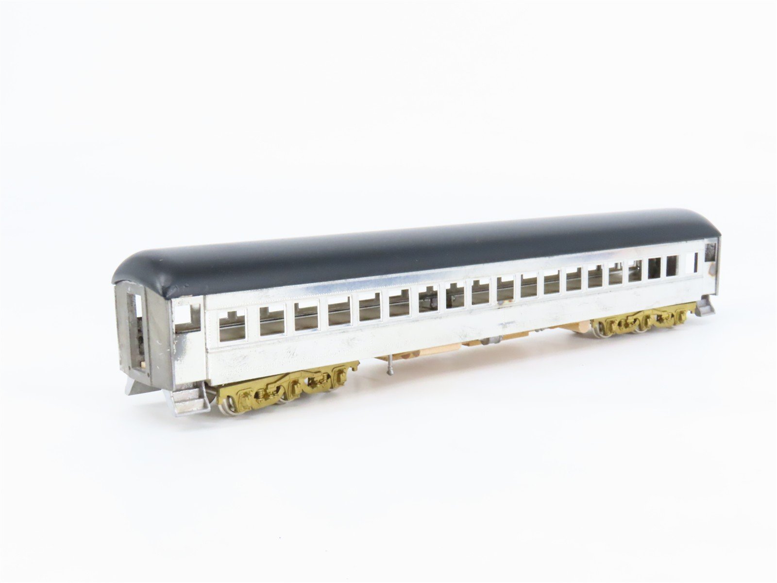 HO Scale Walthers 7871 Undecorated 75' Arch-Roof Coach Passenger Car