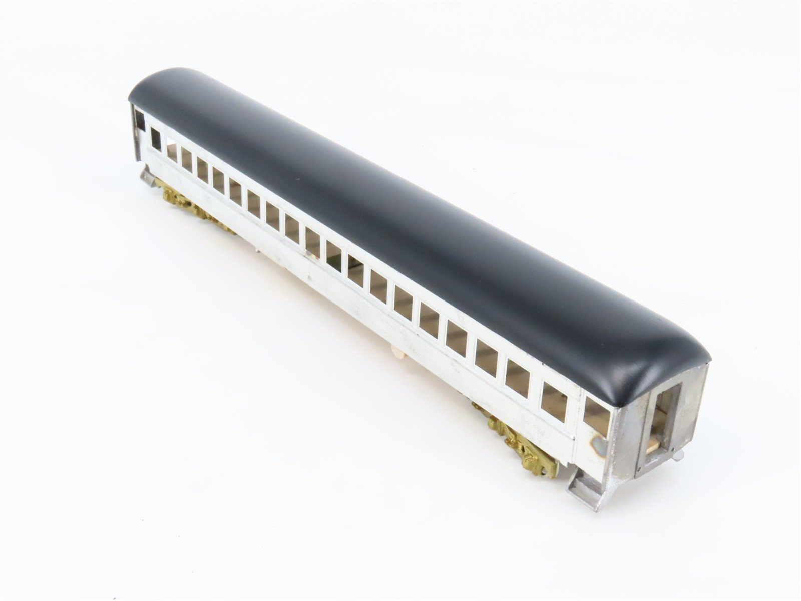 HO Scale Walthers 7871 Undecorated 75' Arch-Roof Coach Passenger Car