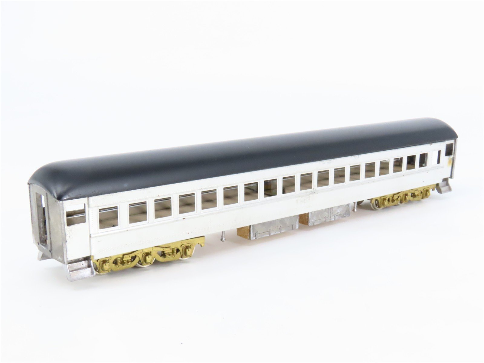 HO Scale Walthers 7871 Undecorated 75' Arch-Roof Coach Passenger Car