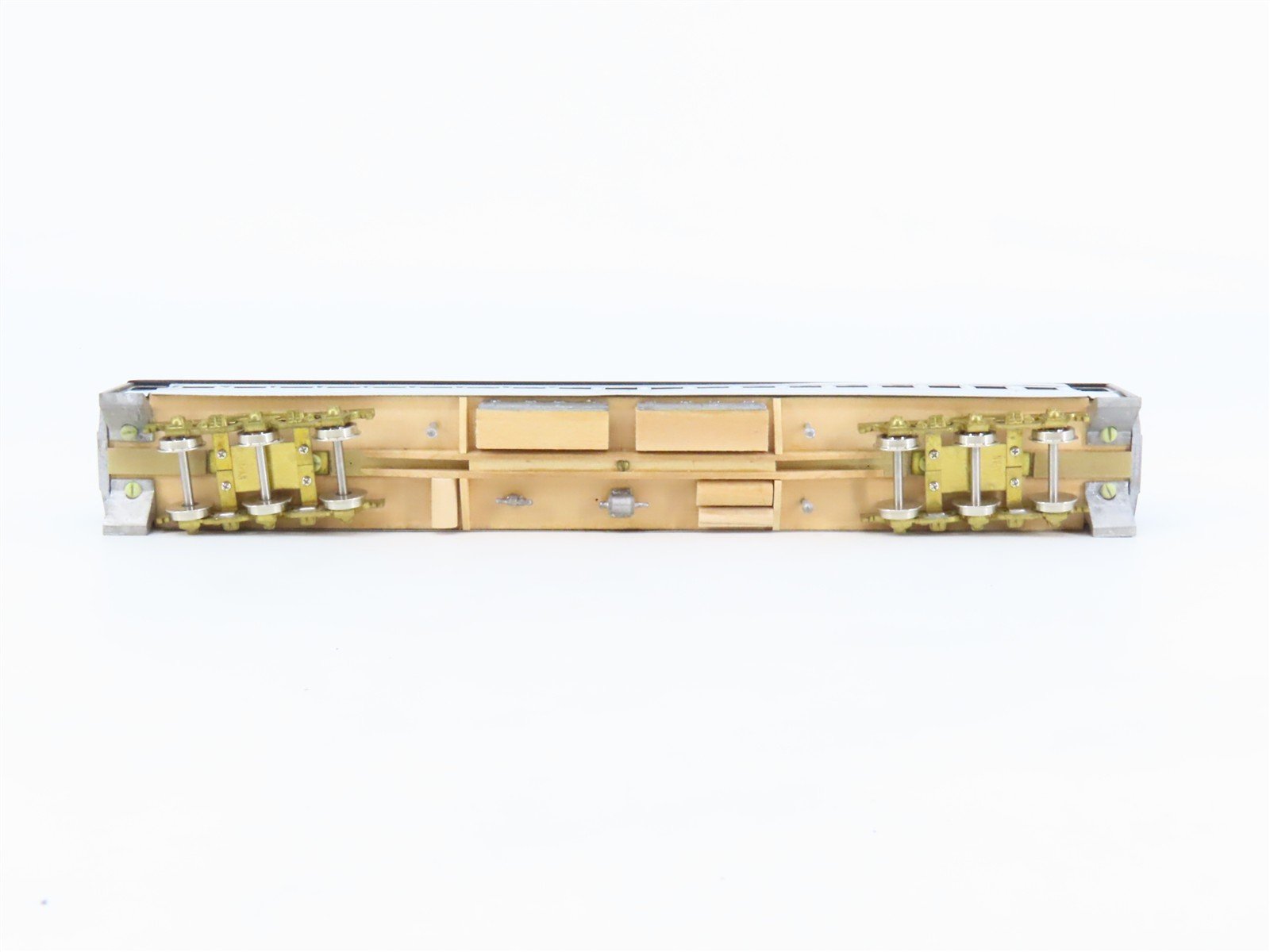 HO Scale Walthers 7871 Undecorated 75' Arch-Roof Coach Passenger Car