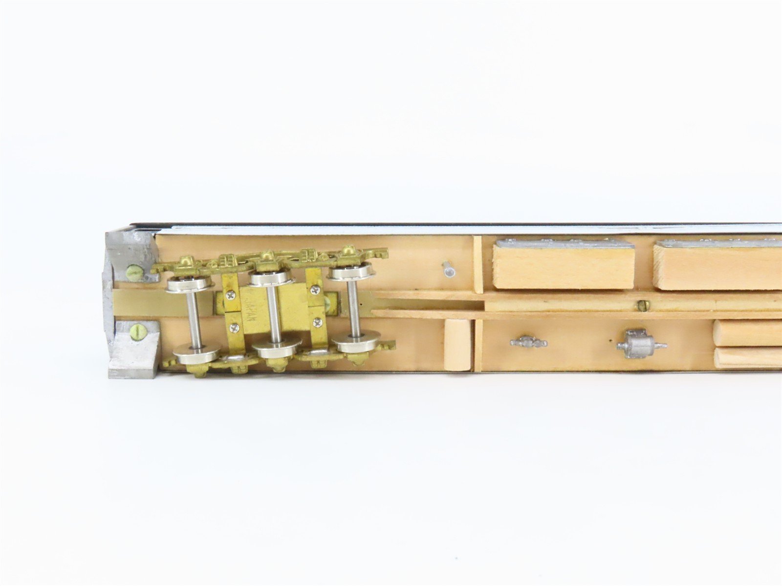 HO Scale Walthers 7871 Undecorated 75' Arch-Roof Coach Passenger Car