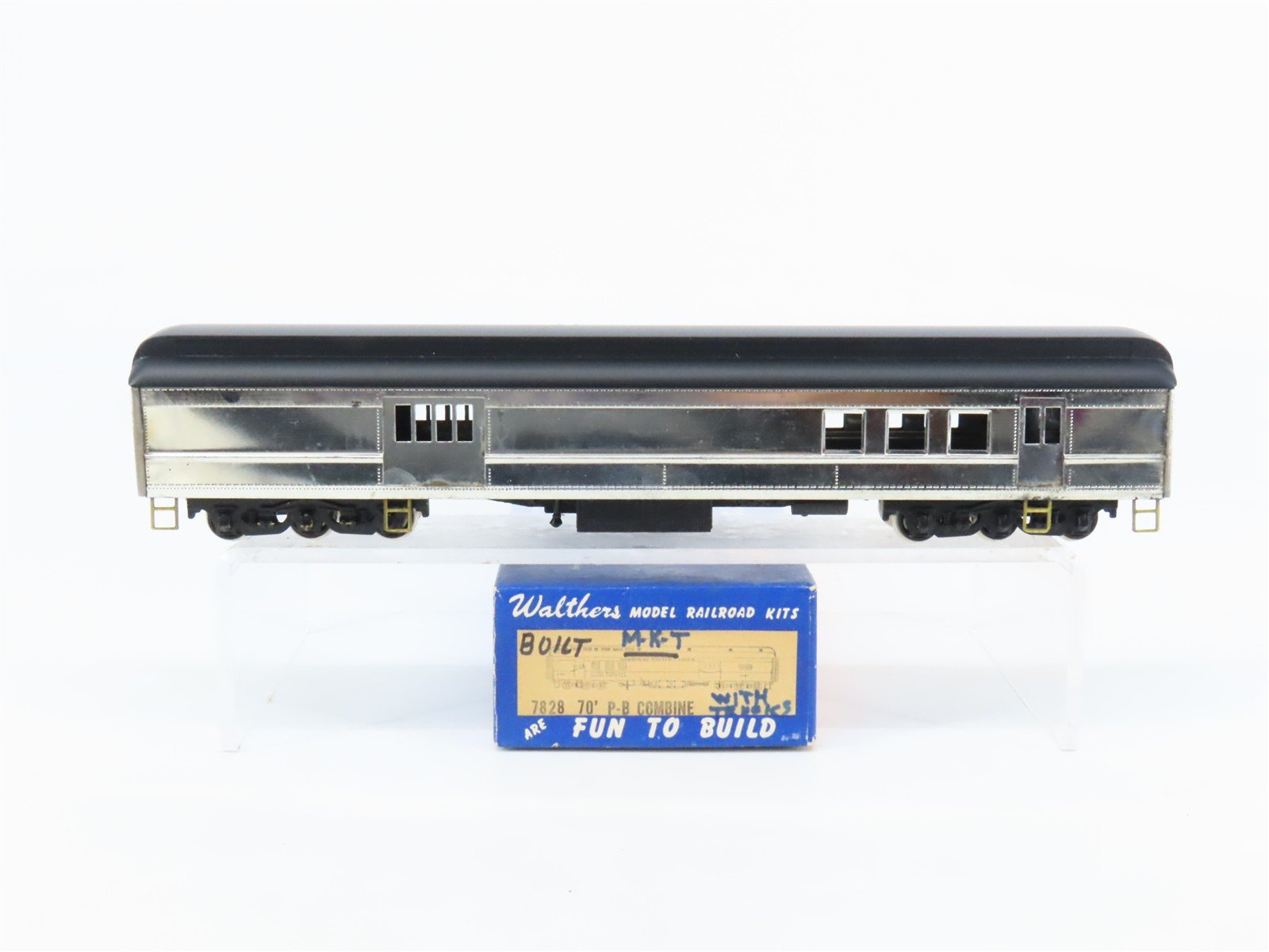 HO Scale Walthers 7828 Undecorated 70' Baggage/RPO Combine Passenger Car
