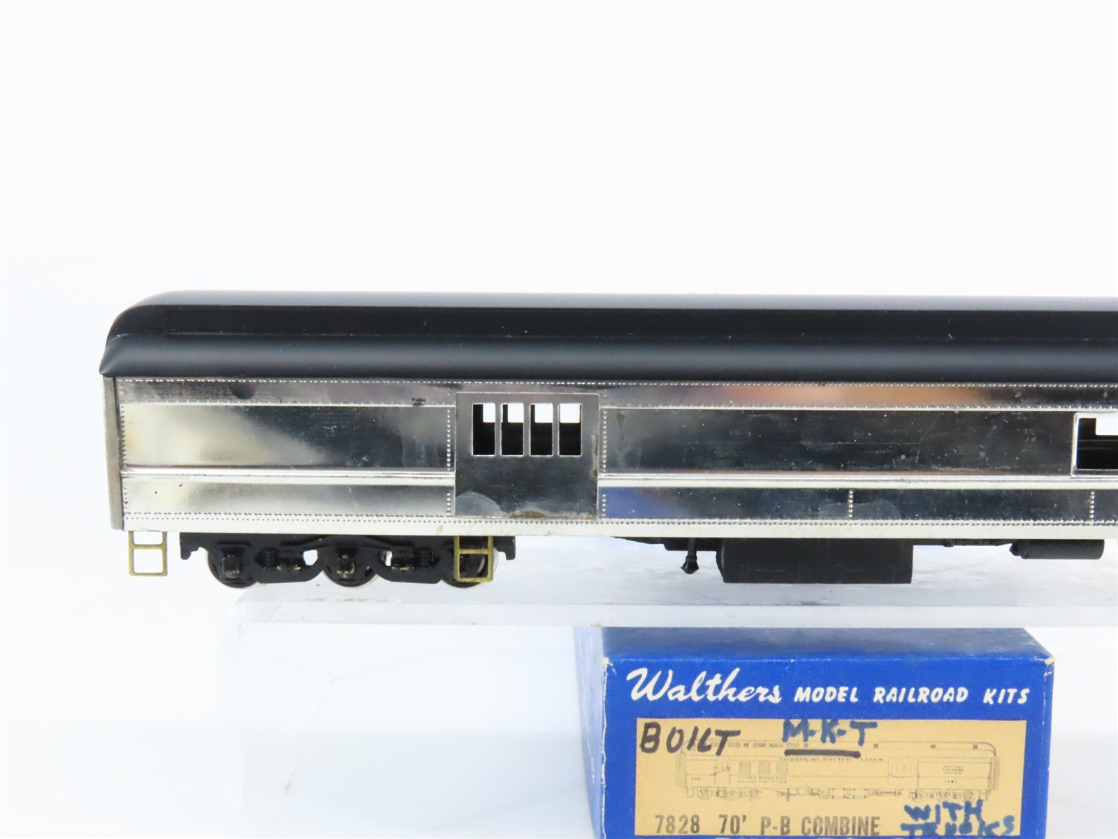 HO Scale Walthers 7828 Undecorated 70' Baggage/RPO Combine Passenger Car