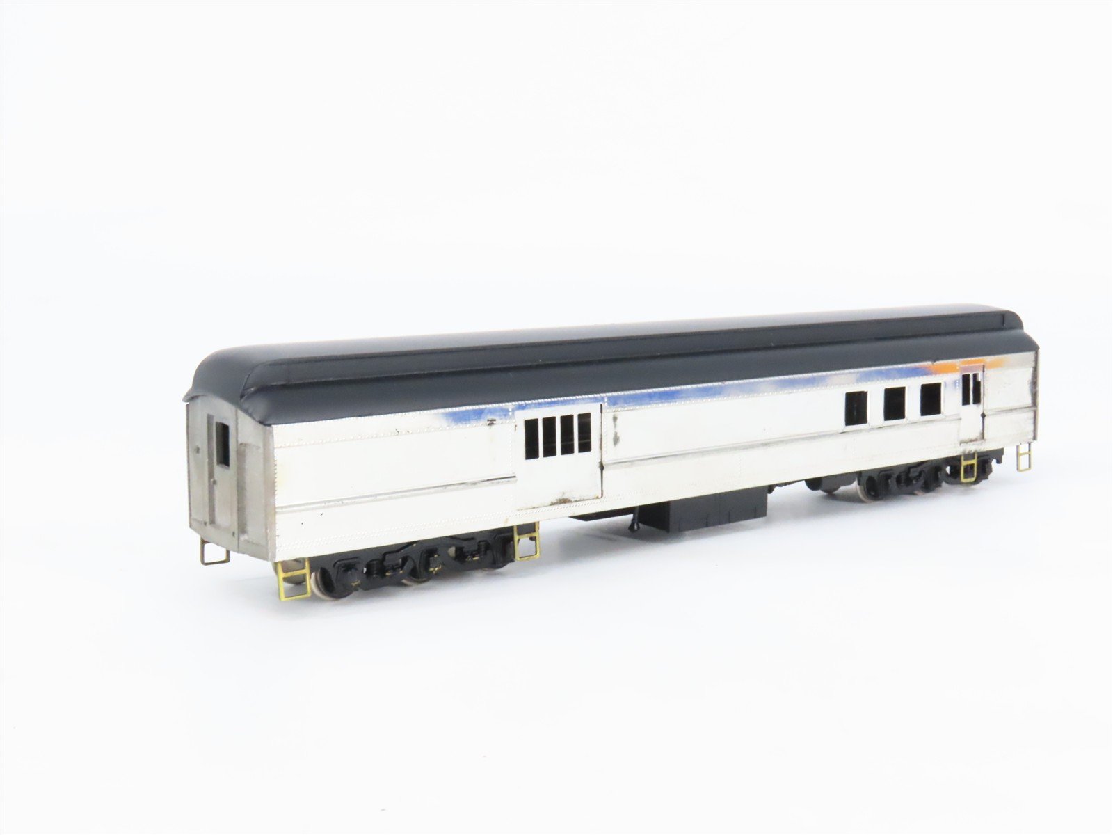 HO Scale Walthers 7828 Undecorated 70' Baggage/RPO Combine Passenger Car