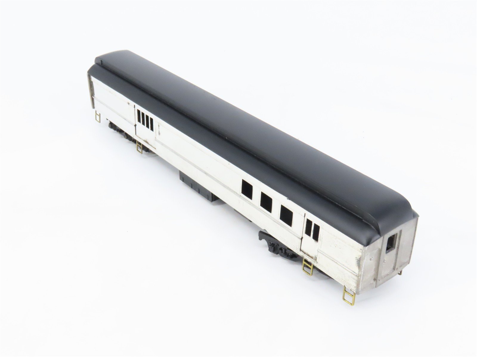 HO Scale Walthers 7828 Undecorated 70' Baggage/RPO Combine Passenger Car