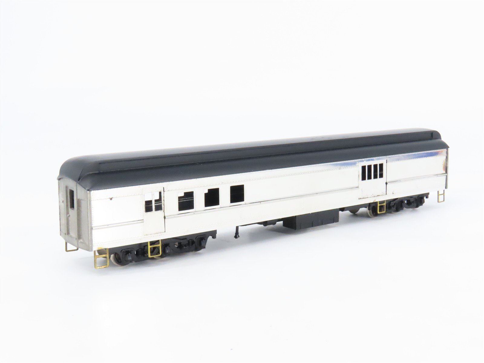 HO Scale Walthers 7828 Undecorated 70' Baggage/RPO Combine Passenger Car