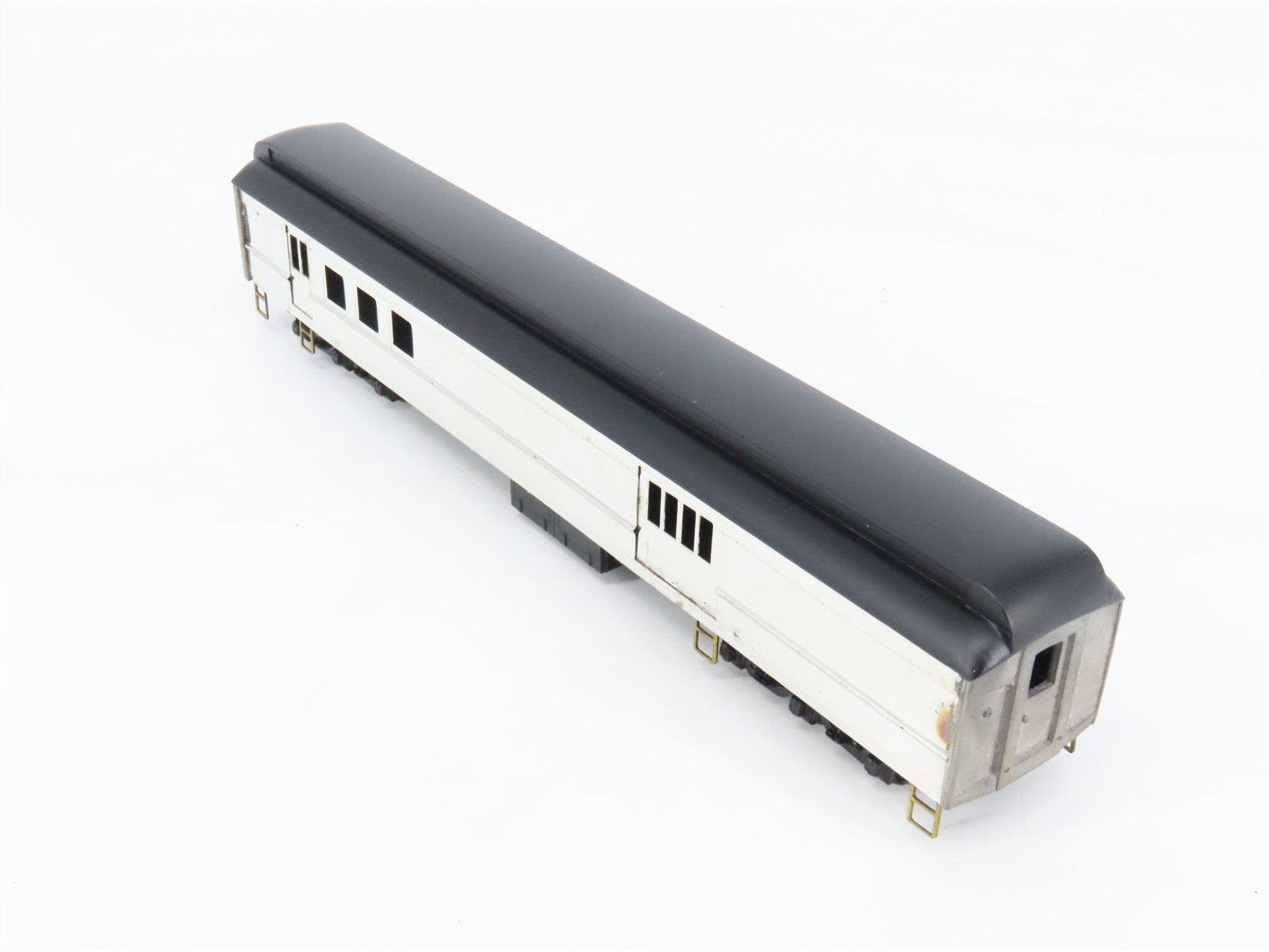 HO Scale Walthers 7828 Undecorated 70' Baggage/RPO Combine Passenger Car
