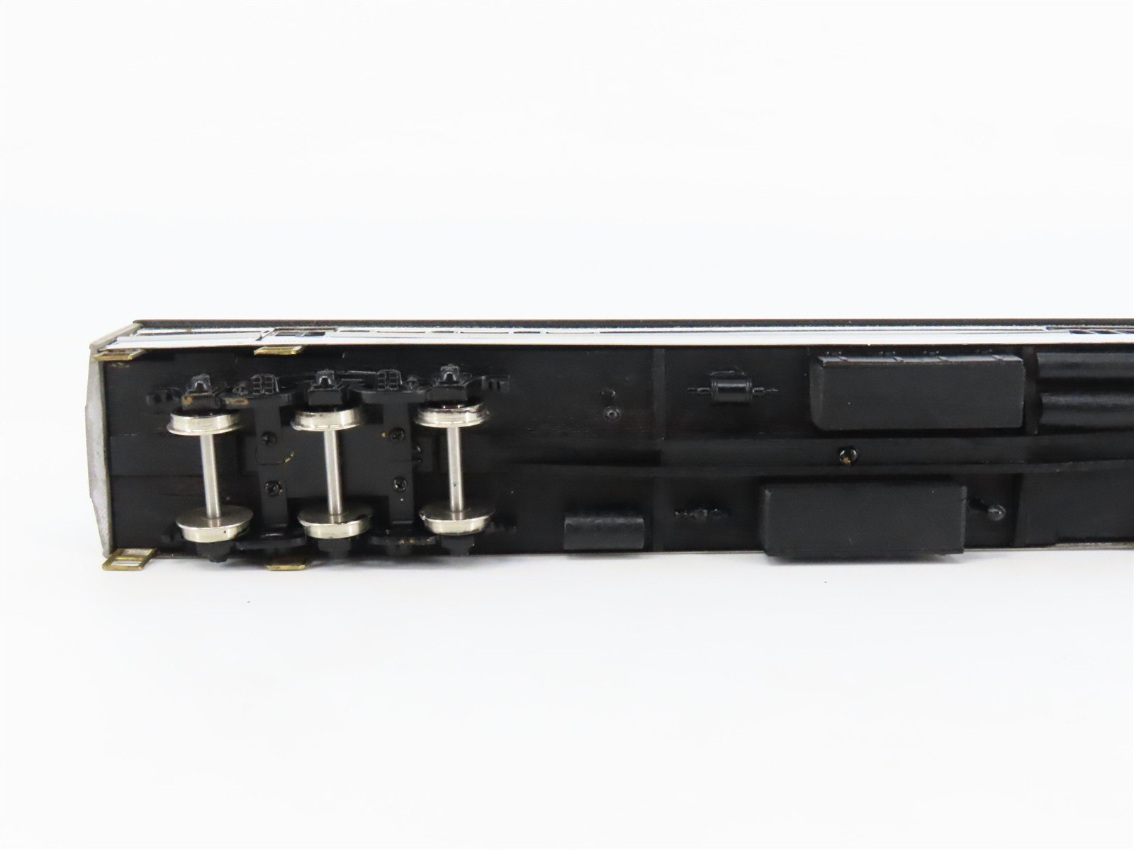 HO Scale Walthers 7828 Undecorated 70' Baggage/RPO Combine Passenger Car