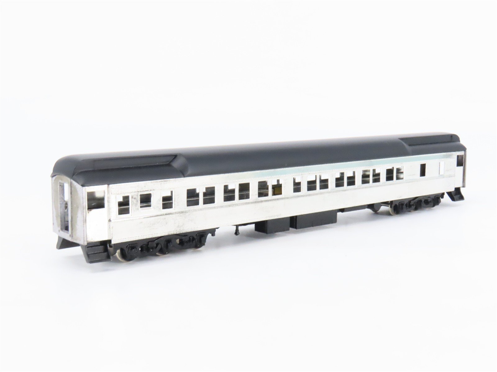 HO Scale Walthers 7811 Undecorated 80' Pullman 8-Section Passenger Car