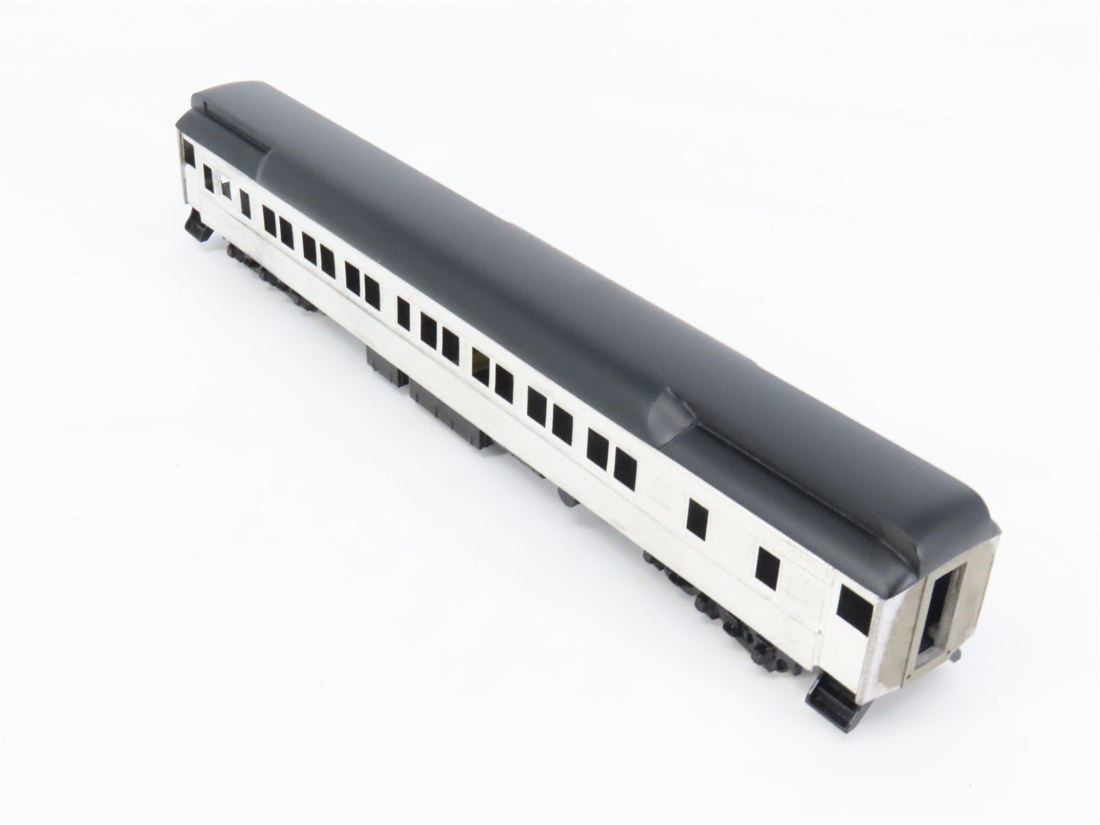 HO Scale Walthers 7811 Undecorated 80' Pullman 8-Section Passenger Car