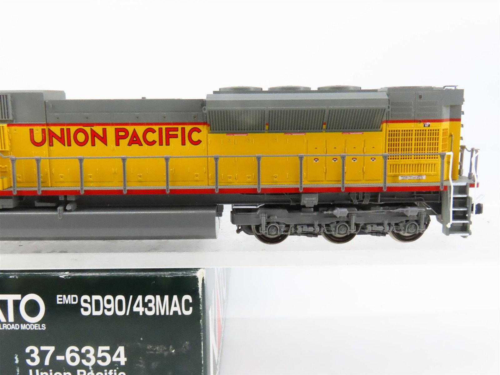 HO Scale KATO 37-6354 UP Union Pacific EMD SD90/43MAC Diesel #8104 - DCC Ready