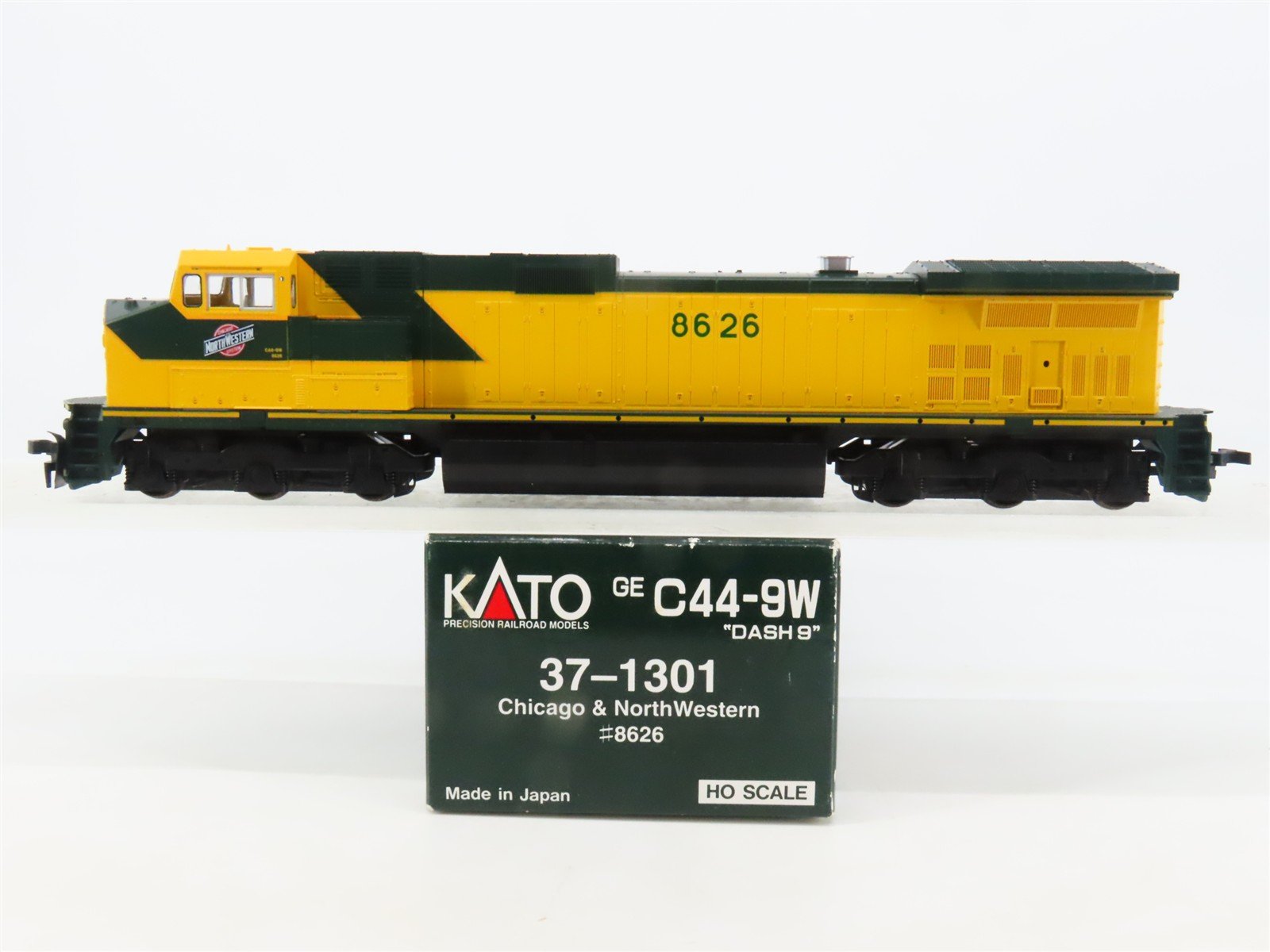 HO KATO 37-1301 CNW Chicago North Western GE C44-9W Diesel #8626 - DCC Ready