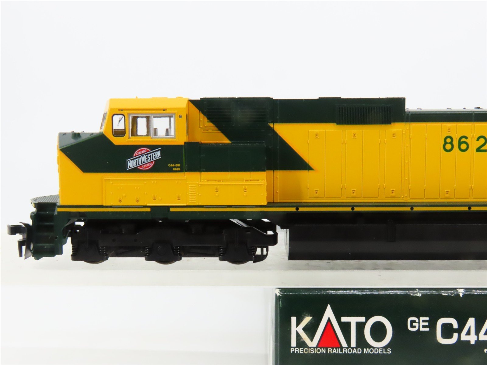 HO KATO 37-1301 CNW Chicago North Western GE C44-9W Diesel #8626 - DCC Ready