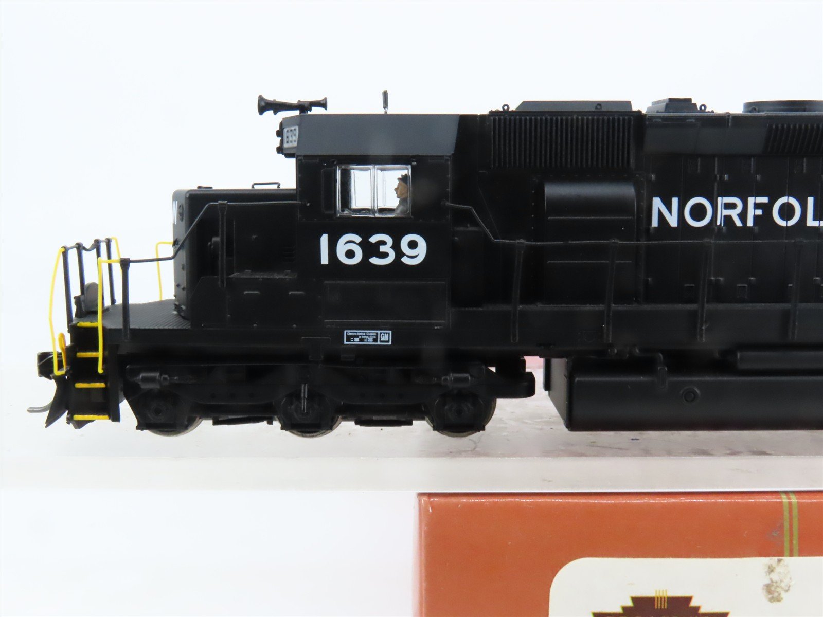 HO Scale Broadway Limited BLI 394 N&W EMD SD40-2 Diesel #1639 w/ DCC & Sound