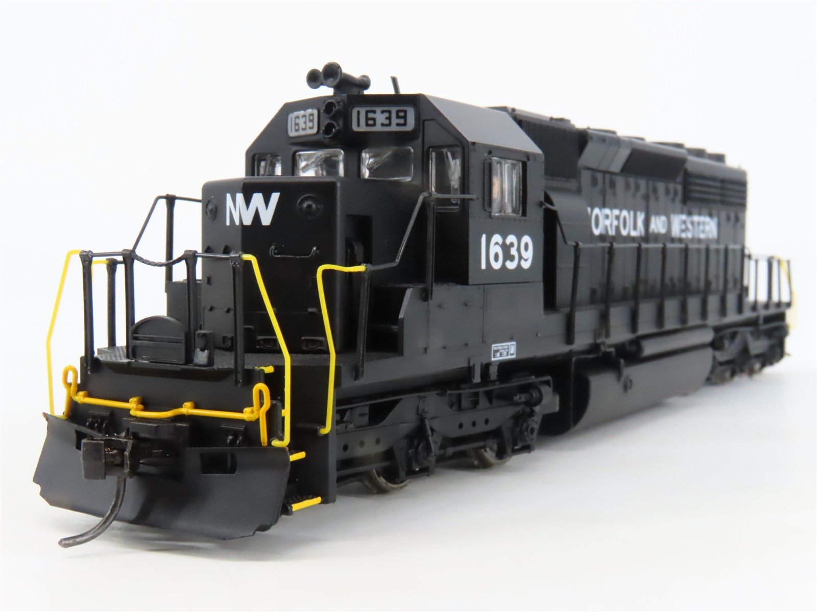 HO Scale Broadway Limited BLI 394 N&W EMD SD40-2 Diesel #1639 w/ DCC & Sound