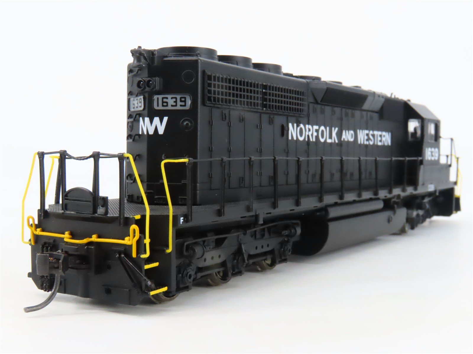 HO Scale Broadway Limited BLI 394 N&W EMD SD40-2 Diesel #1639 w/ DCC & Sound