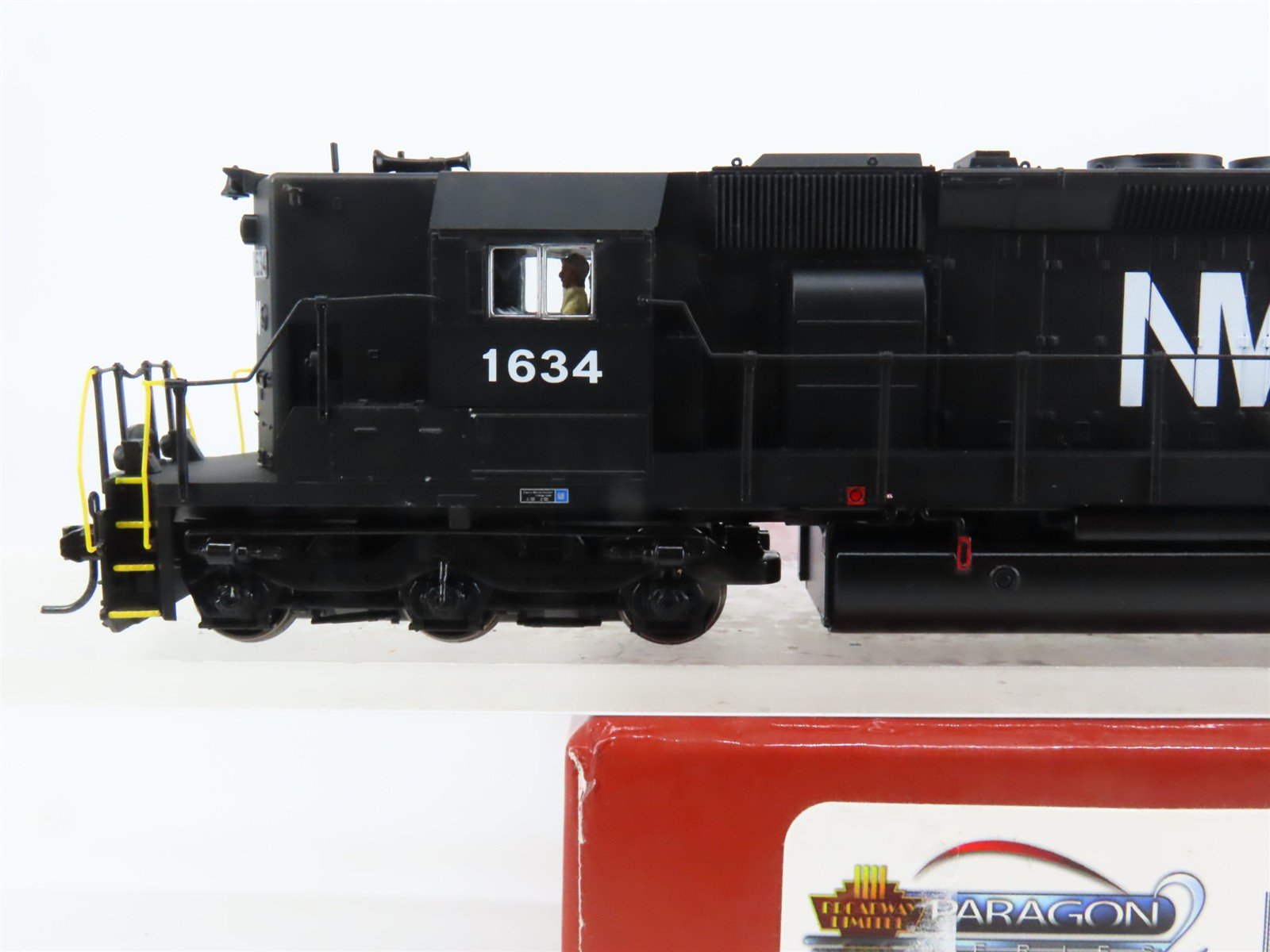 HO Scale Broadway Limited BLI 1250 N&W EMD SD40-2 Diesel #1634 - Paragon2